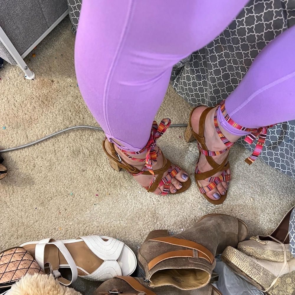 THE CUTEST GUESS CHUNKY HEELS TIE UP LACE BALLERINA SUMMER RIBBON TAN CORK 9 EUC - Picture 2 of 16